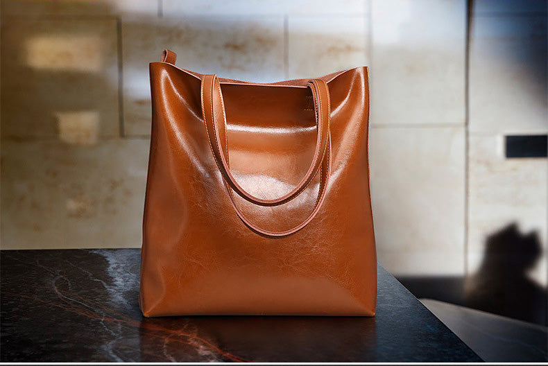 Bolso Grande de Mujer de Cuero Genuino – Elegancia Clásica con Espacio y Versatilidad